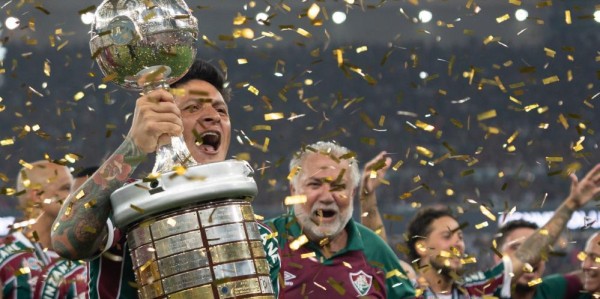  南美解放者杯决出冠军，巴西球队成功捧杯