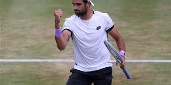  贝雷蒂尼发球重炮，女王杯草地赛轰出25记ACE