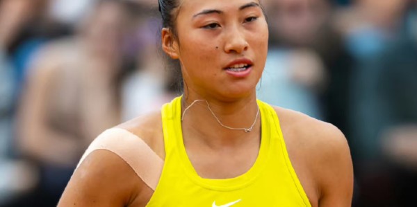  郑钦文强势晋级法网女单四强