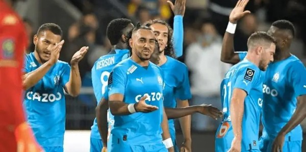  球迷文化薪火相传，助威声浪震撼绿茵场