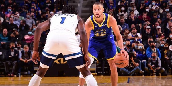  森林狼爱德华兹远投近攻展现全能