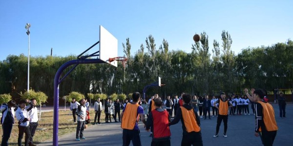  校园篮球推广活动如火如荼开展