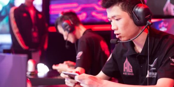  电竞纪录片热播，揭秘职业选手日常