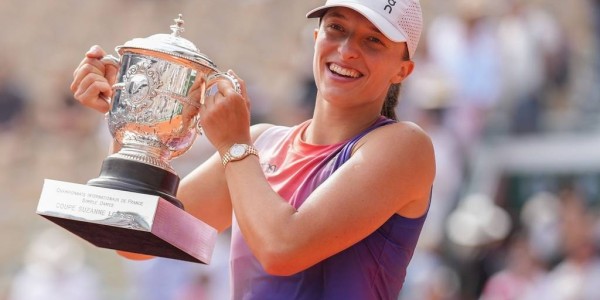  斯维亚泰克卫冕成功，罗兰加洛斯再捧金杯