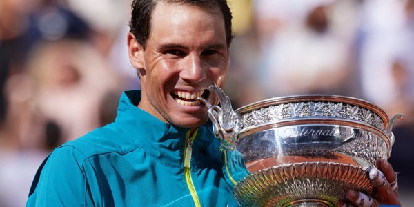  纳达尔红土称雄，第14次举起法网火枪手杯