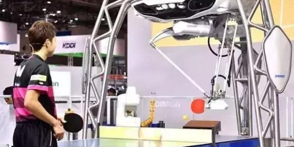  智能发球机器人亮相巡回赛，陪练效率提升三倍