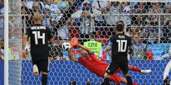  足协杯冷门迭爆，业余球队创造历史佳绩  