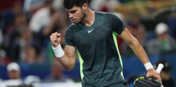  阿尔卡拉斯逆转取胜展现大心脏