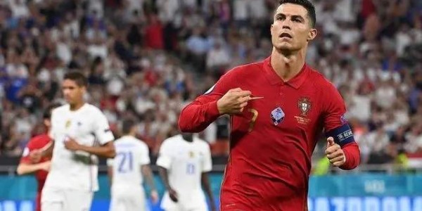  葡萄牙老将C罗梅开二度助球队登顶欧国联积分榜