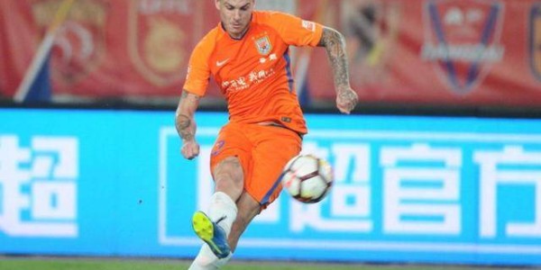  边路快马突破，单骑闯关上演帽子戏法