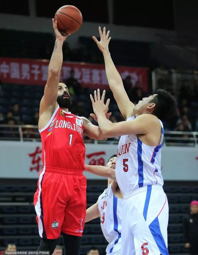  天津先行者外线发威，三分雨浇灭吉林队