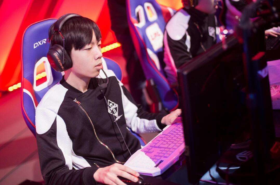  电竞纪录片热播，展现选手幕后故事