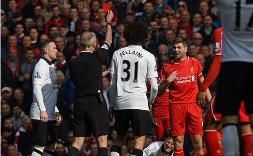  英超双红会激情上演，传统豪强狭路相逢