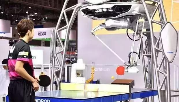  智能发球机器人亮相巡回赛，陪练效率提升三倍