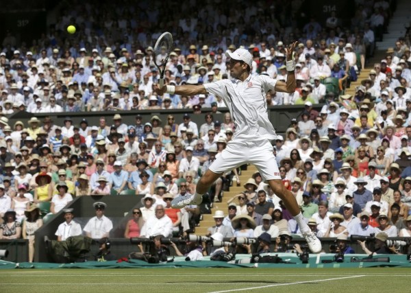  德约科维奇直落三盘，温网卫冕势如虹